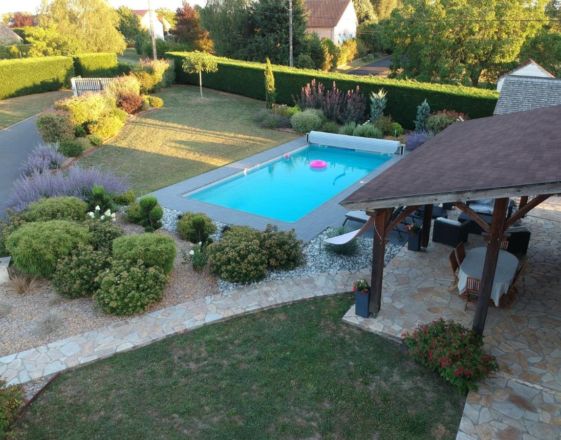 La Palentine Bed & Breakfast Chateaumeillant Exterior photo